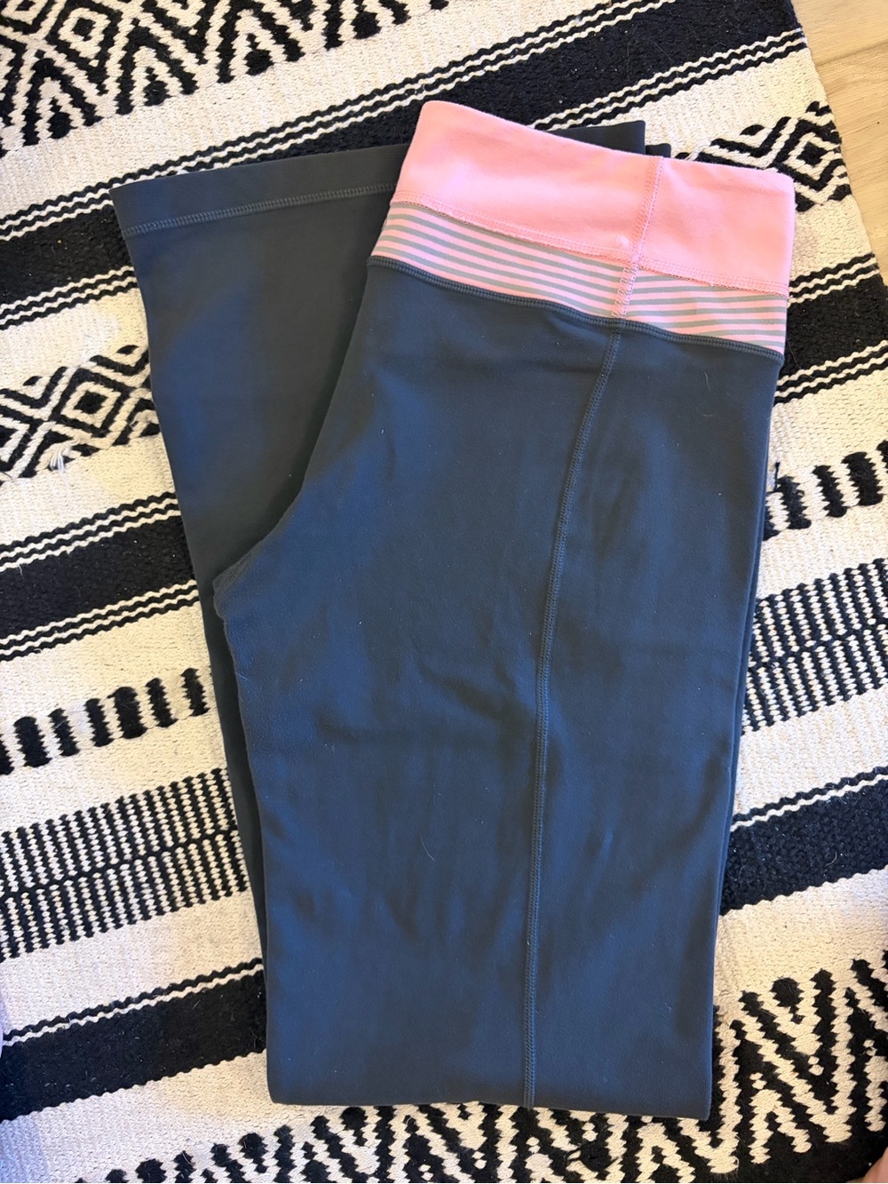 lululemon athletica Women’s Leggings in Charcoal with Pink Waistband